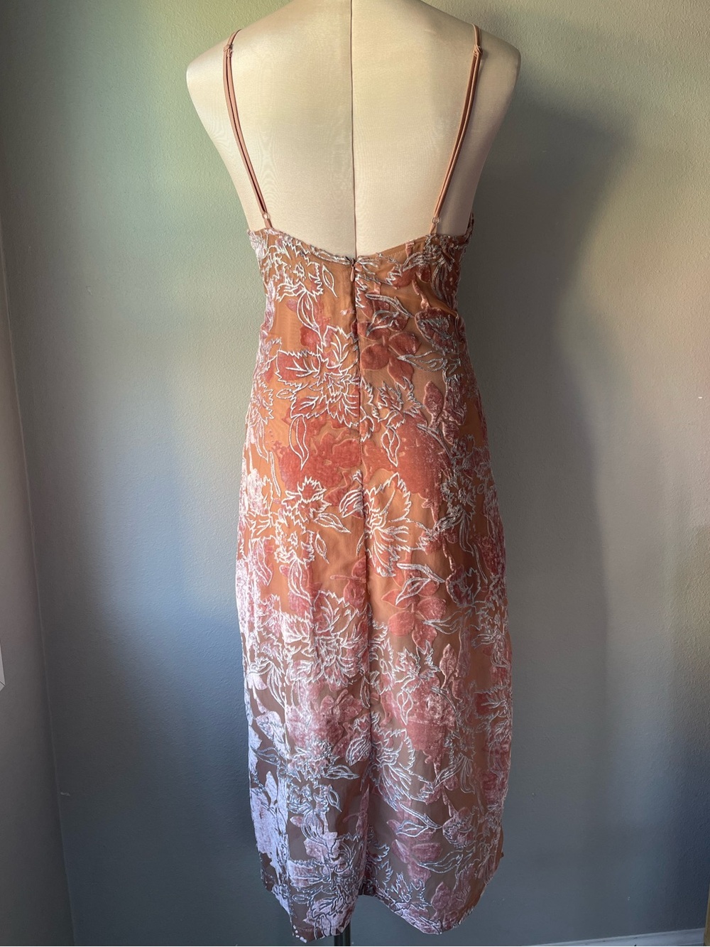 Lulu’s Katrin Mauve Velvet Burnout Floral Print MIDI Dress - Picture 9 of 15